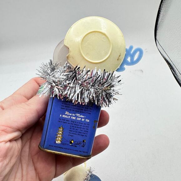 Birthday Assemblage Decor - tea tin with pyrex & teddy bear vintage kitsch - Picture 6 of 6